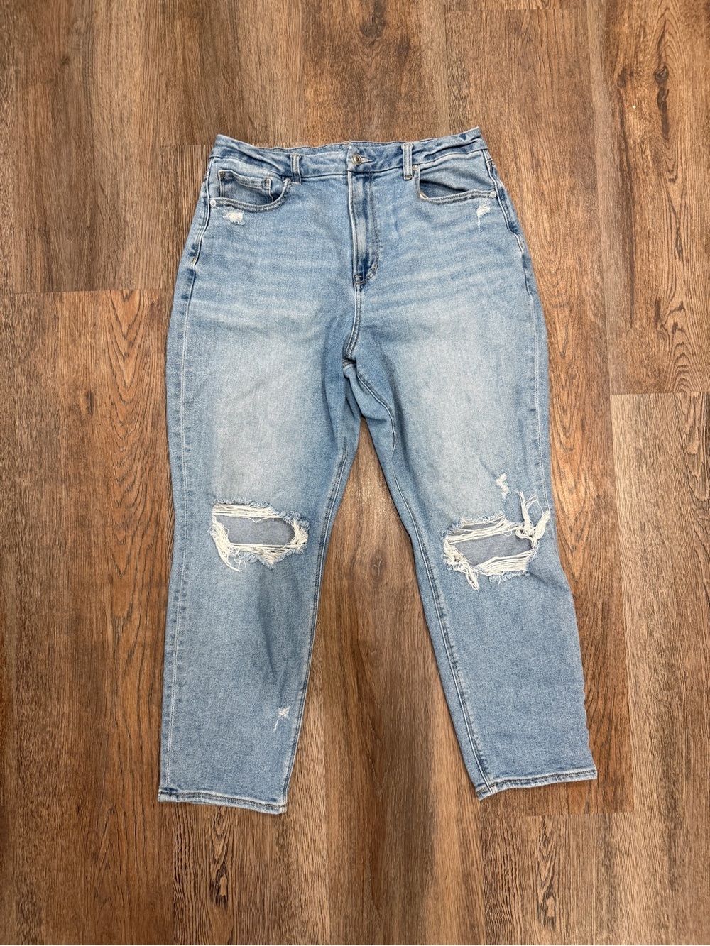 American Eagle Curvy Mom Jeans